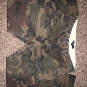 Size 34 Vans Camo Chinos